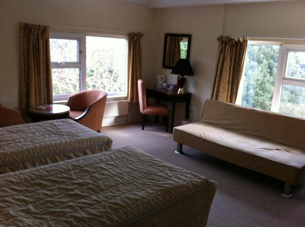 Family Room (2 Adults + 1 Child)